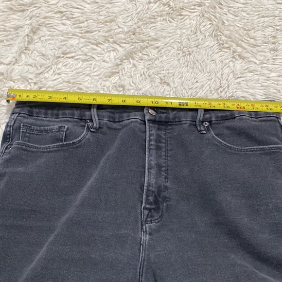 Good American Good Curve Black Jeans Frayed hem sz 18 36 - Picture 4 of 12